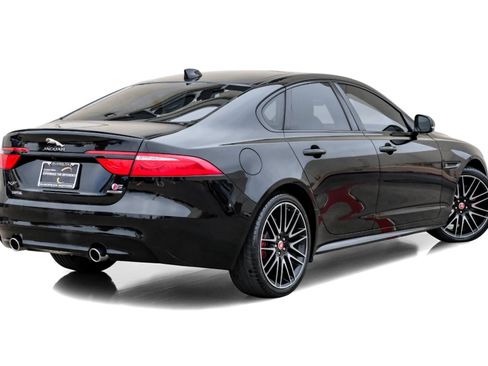 Used 2017 Jaguar XF S image 8