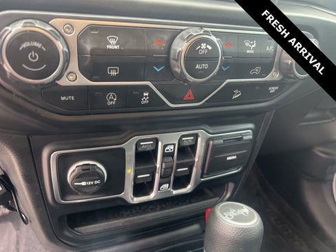 Used 2019 Jeep Wrangler Unlimited Sahara image 13