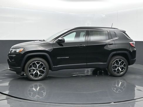 Used 2025 Jeep Compass Limited image 4