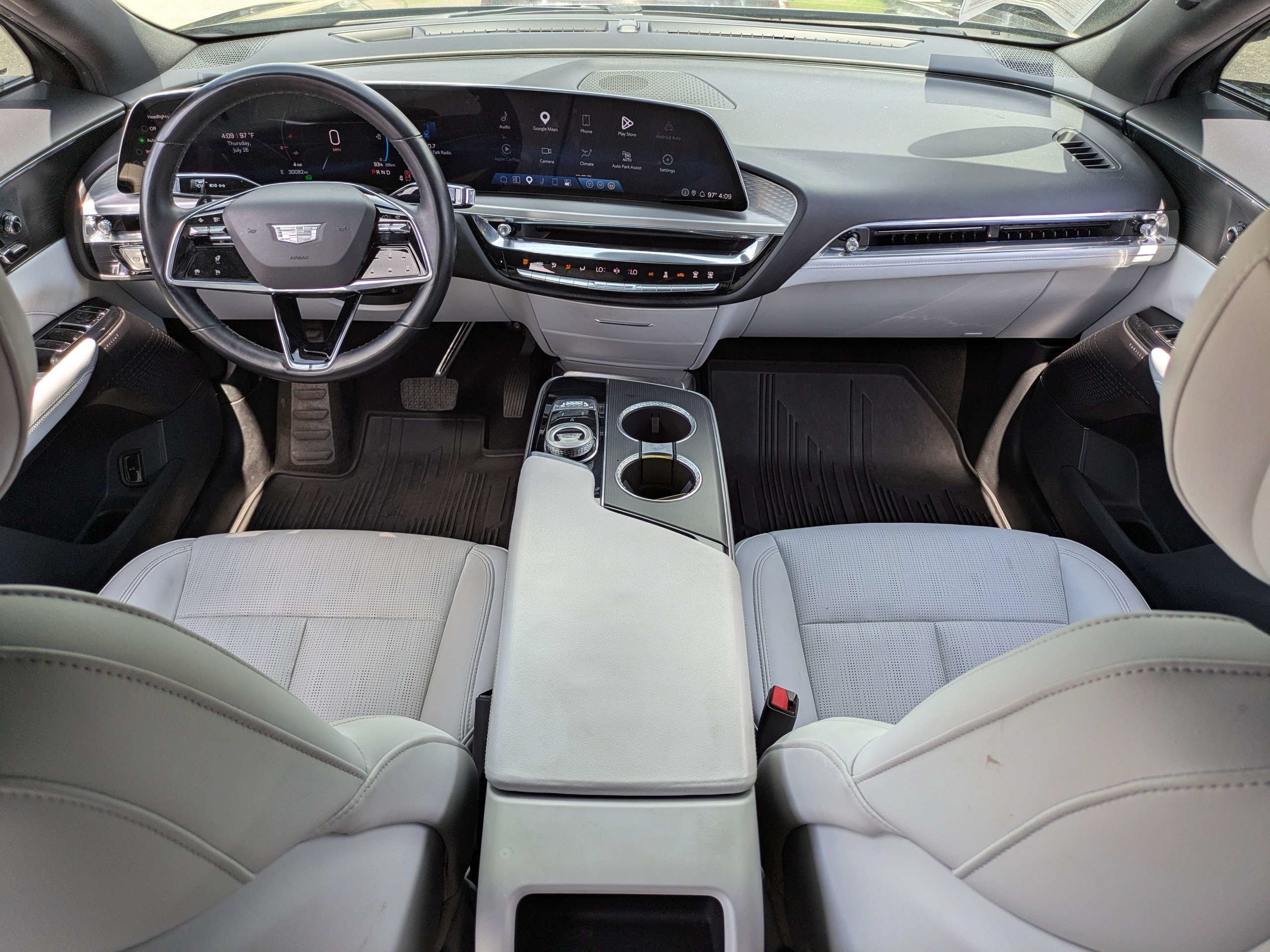 Used 2024 Cadillac Lyriq Sport RWD image 16
