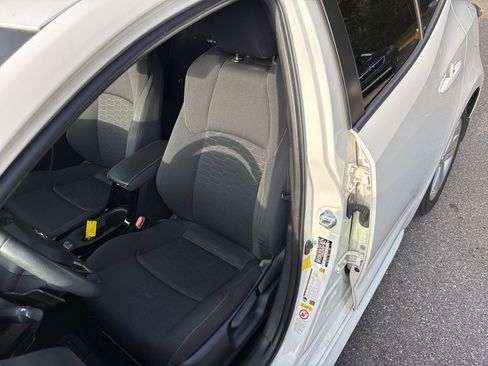 Used 2020 Toyota Corolla SE image 3