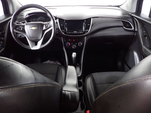 Used 2018 Chevrolet Trax LT w/ LT Convenience Package FWD image 29