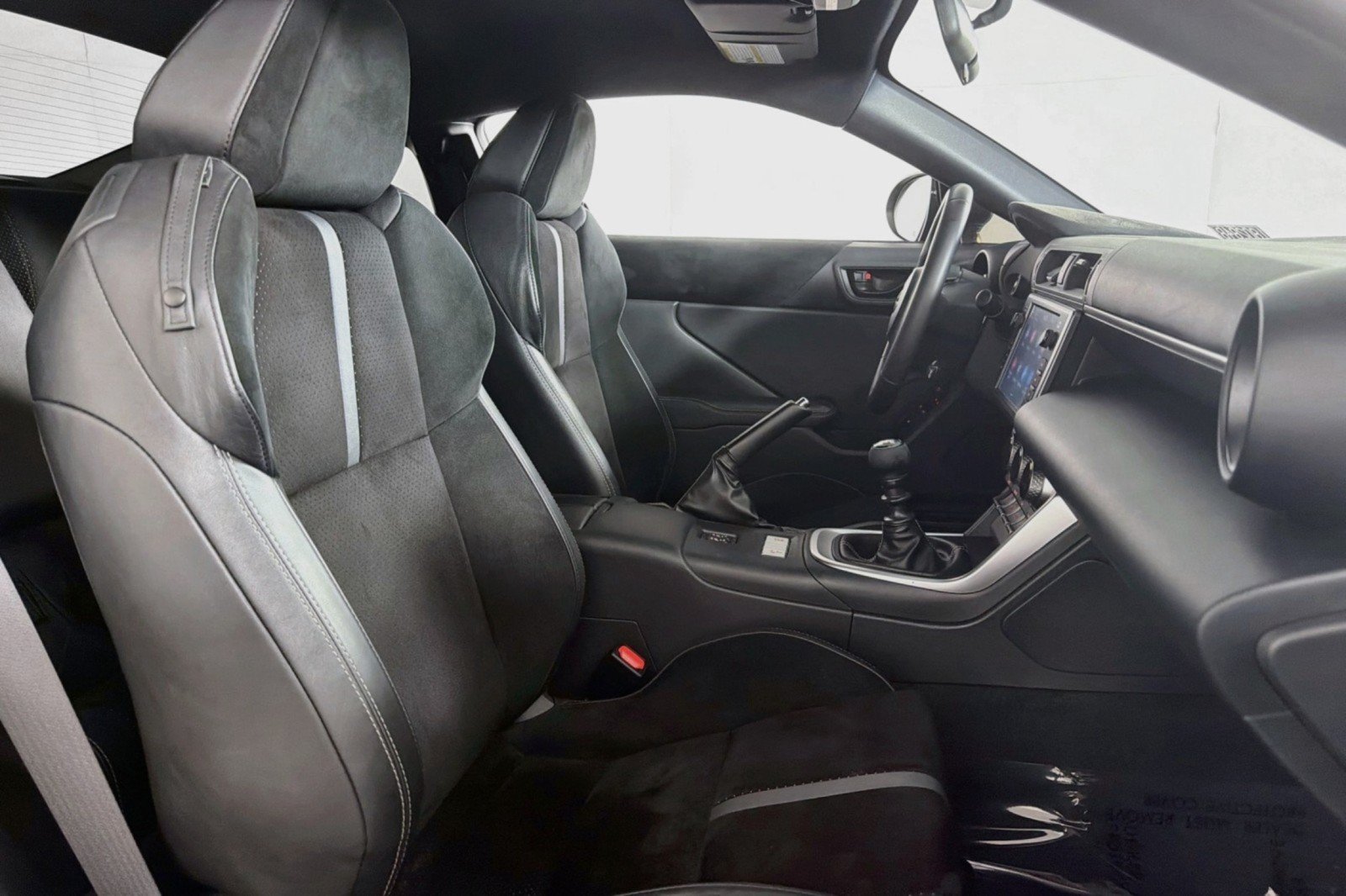 Used 2023 Toyota GR86 Premium w/ ALL Weather Mat Package (TMS) RWD image 7