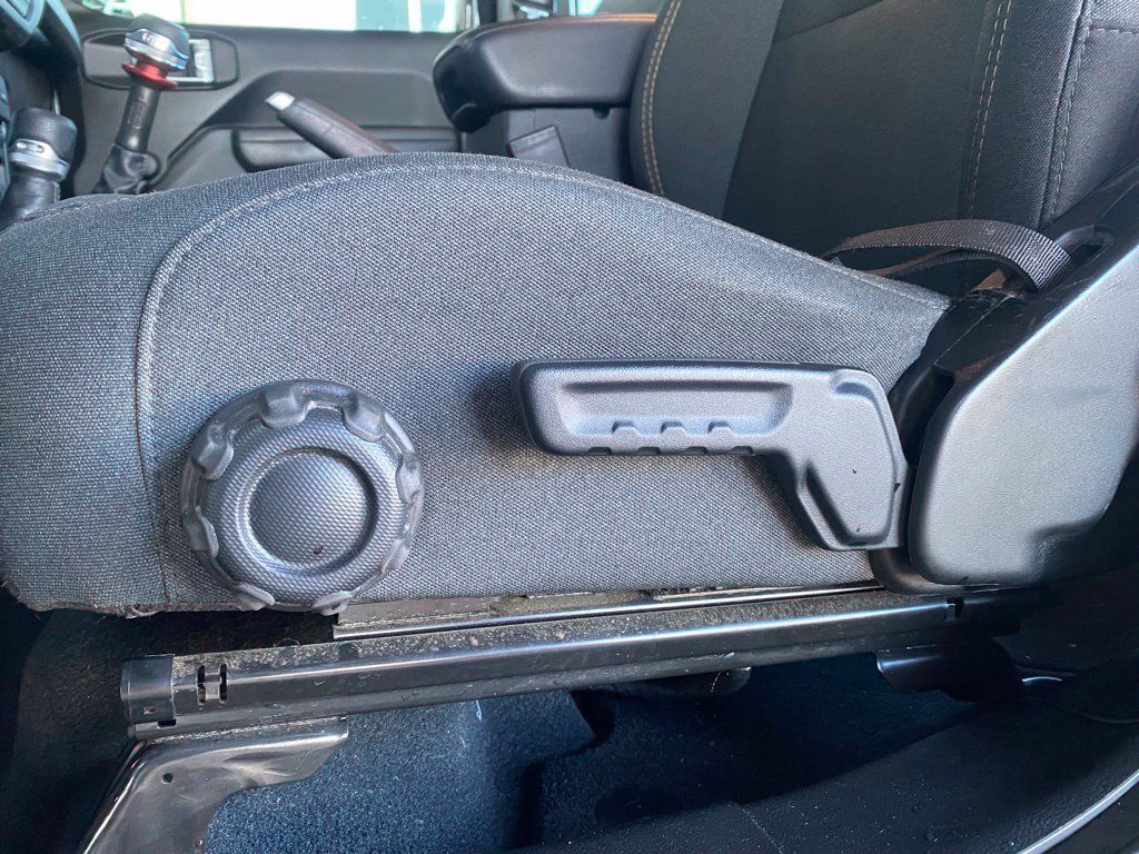 Used 2024 Jeep Gladiator Sport AWD/4WD image 16