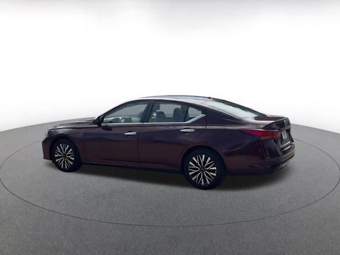 Used 2025 Nissan Altima 2.5 SV image 10