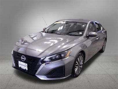 Used 2023 Nissan Altima 2.5 SV