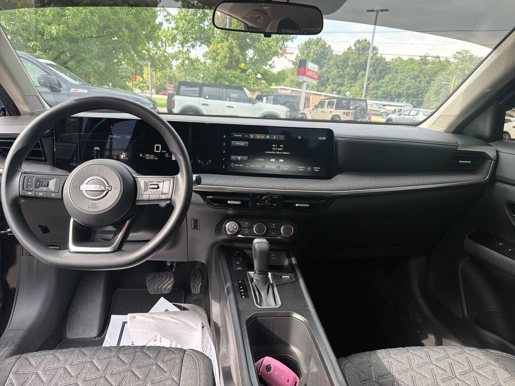 Used 2025 Nissan Kicks SV AWD/4WD image 16