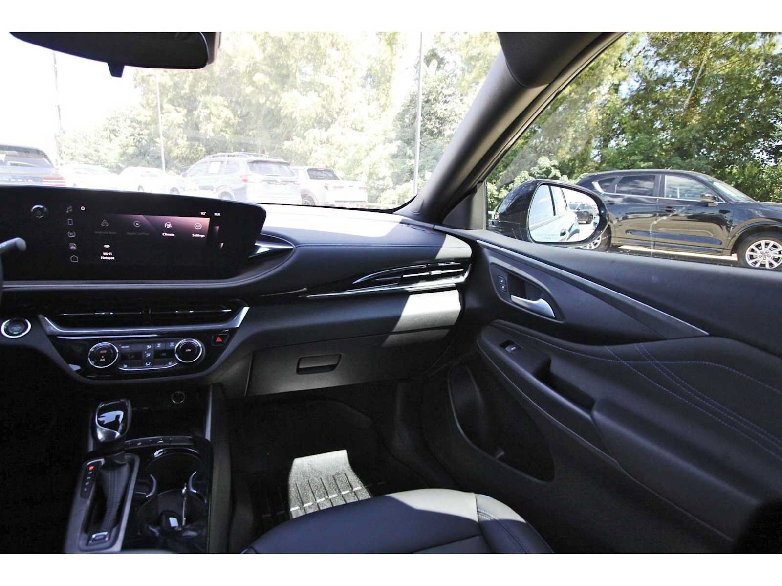 Used 2024 Buick Envista Sport Touring w/ Convenience I Package FWD image 8
