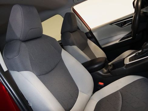 Used 2022 Toyota RAV4 XLE image 57