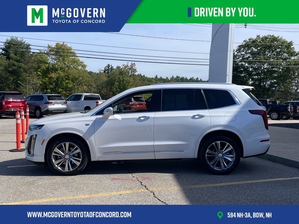 Used 2025 Cadillac XT6 Premium Luxury AWD/4WD image 2