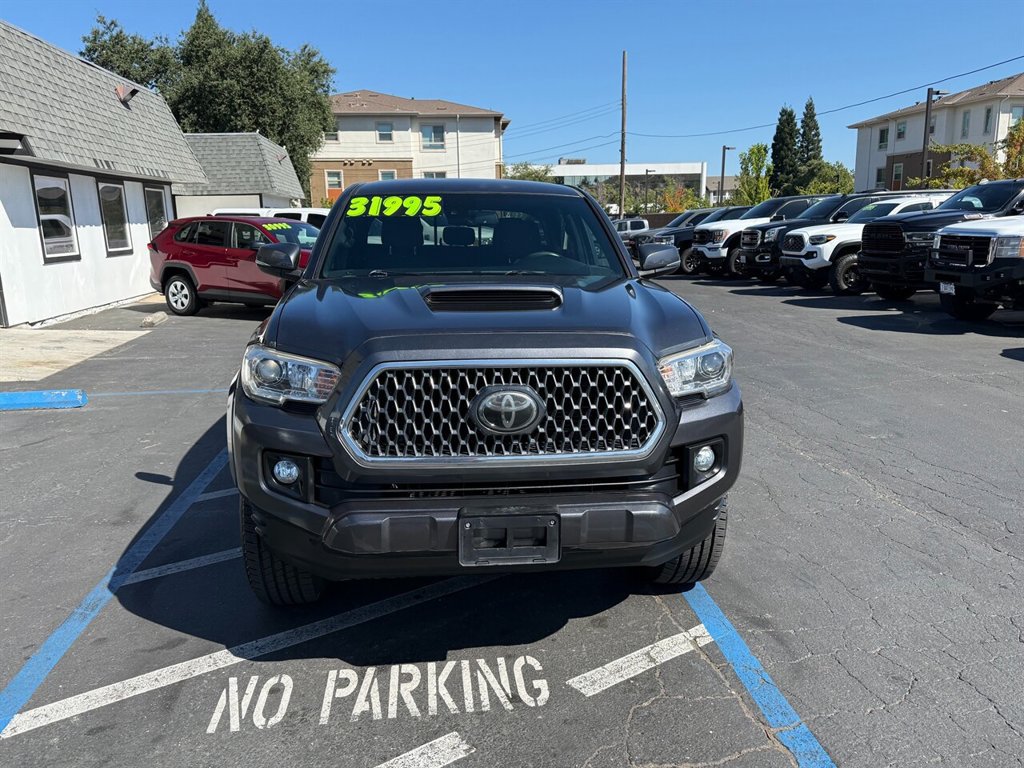 Used 2019 Toyota Tacoma TRD Sport AWD/4WD image 2