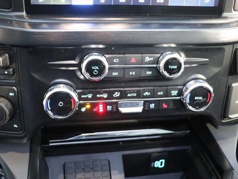 New 2026 Ford F250 Lariat w/ Black Appearance Package image 23