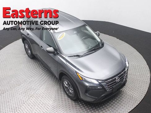 Used 2024 Nissan Rogue S AWD/4WD image 3