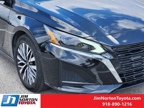 Used 2024 Nissan Altima 2.5 SV FWD image 9