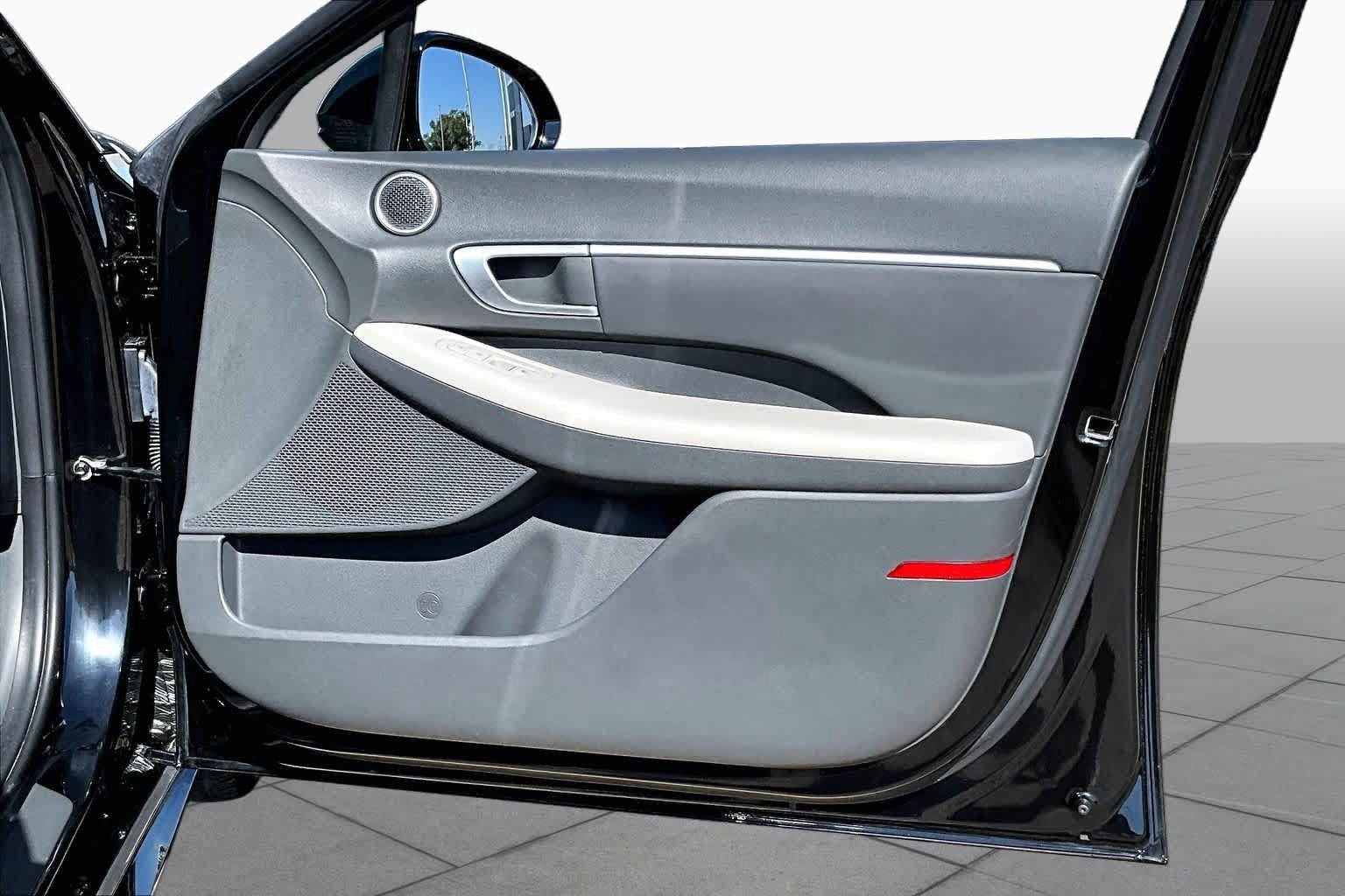 Used 2025 Hyundai Sonata SEL FWD image 22