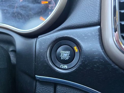 Used 2017 Jeep Grand Cherokee Limited image 25