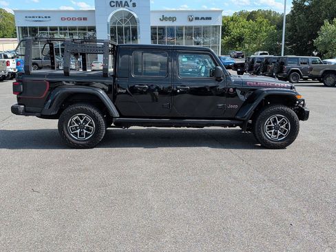 Used 2024 Jeep Gladiator Rubicon w/ Technology Group AWD/4WD image 10