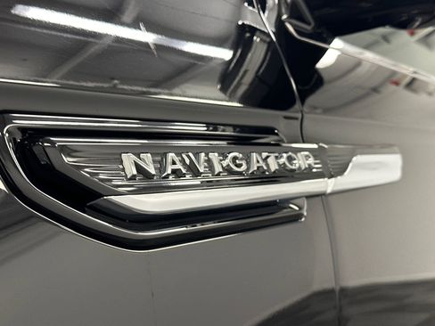 Certified 2024 Lincoln Navigator Reserve AWD/4WD image 17