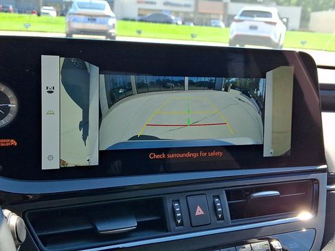 Certified 2025 Lexus ES 300h w/ Technology Package FWD image 17