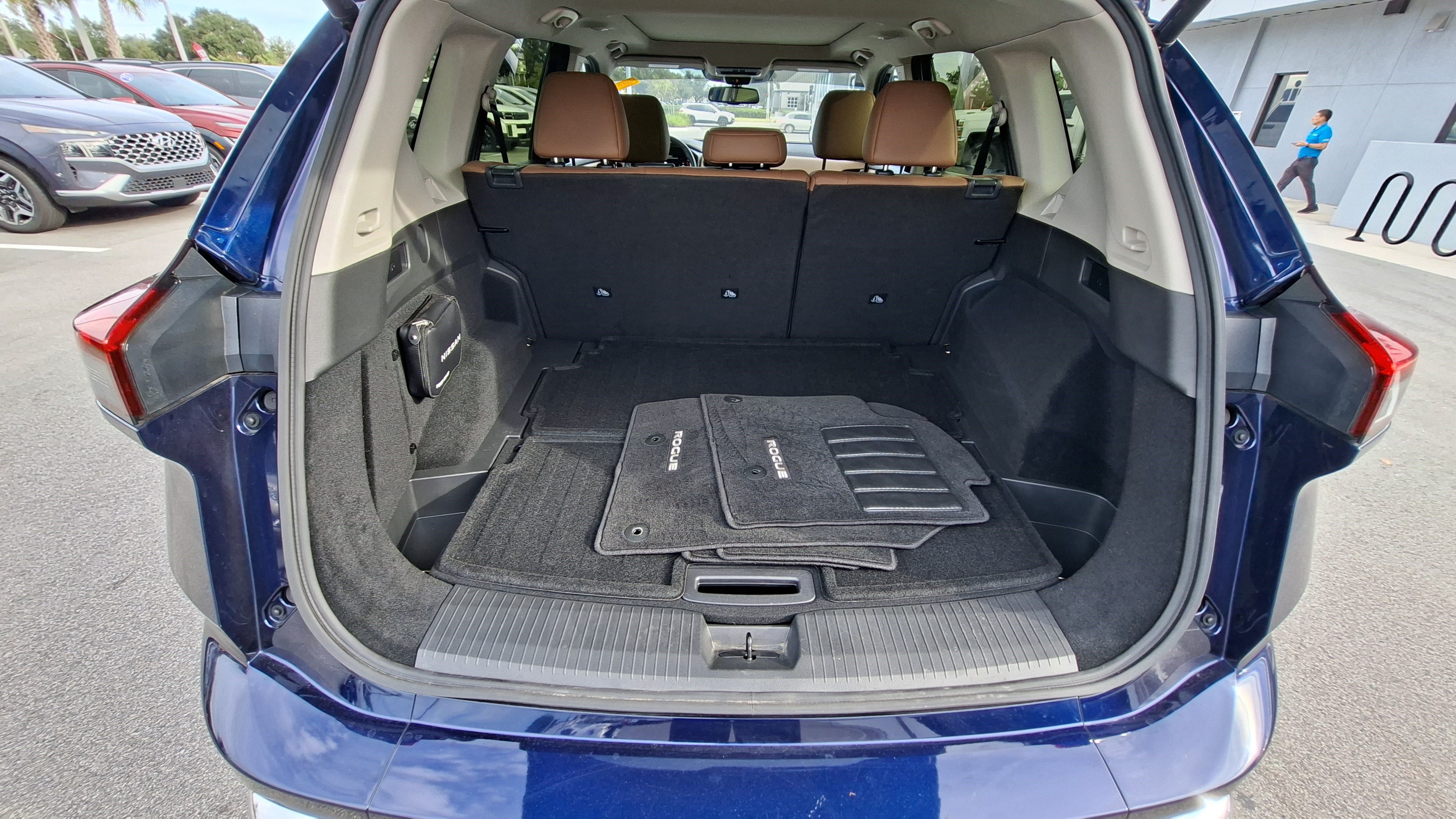 Certified 2025 Nissan Rogue Platinum w/ Tech Package FWD image 21