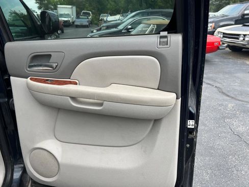 Used 2007 Chevrolet Avalanche LT w/ LT Preferred Equipment Group AWD/4WD image 13