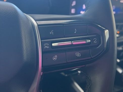 Used 2023 Chevrolet Colorado LT w/ LT Convenience Package III image 7