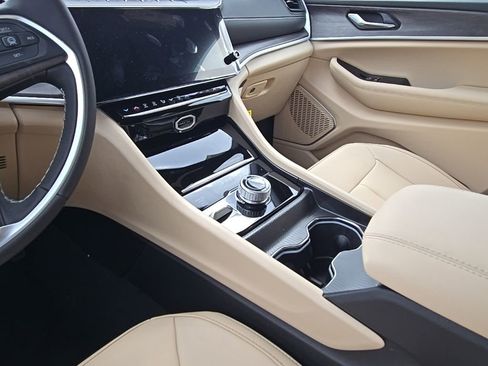 New 2026 Jeep Grand Cherokee Limited image 12