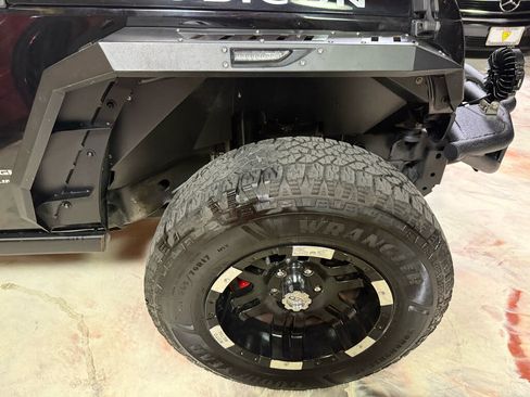 Used 2018 Jeep Wrangler Unlimited Rubicon w/ Dual Top Group AWD/4WD image 34