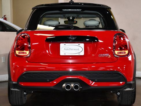Used 2023 MINI Cooper S FWD image 2