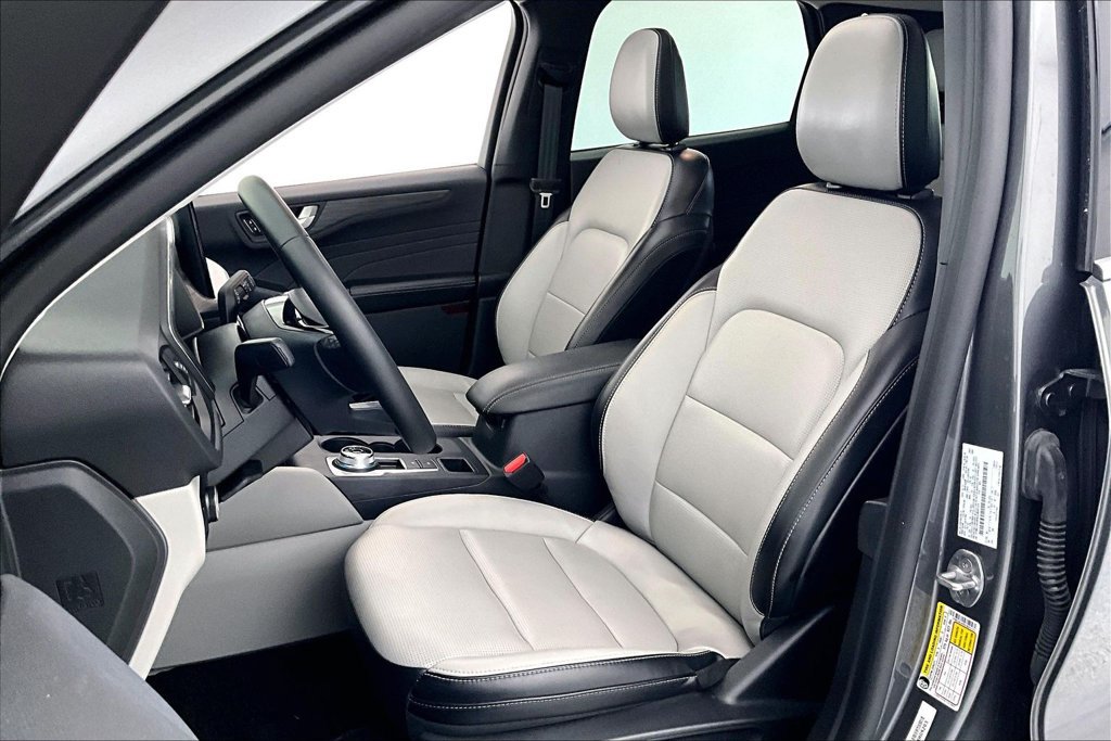 Used 2025 Ford Escape Platinum AWD/4WD image 31