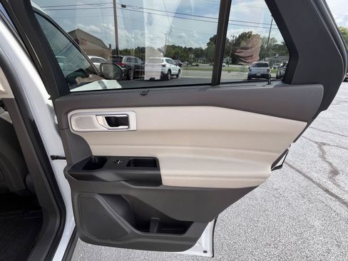 Used 2020 Ford Explorer Platinum w/ Premium Technology Package AWD/4WD image 37