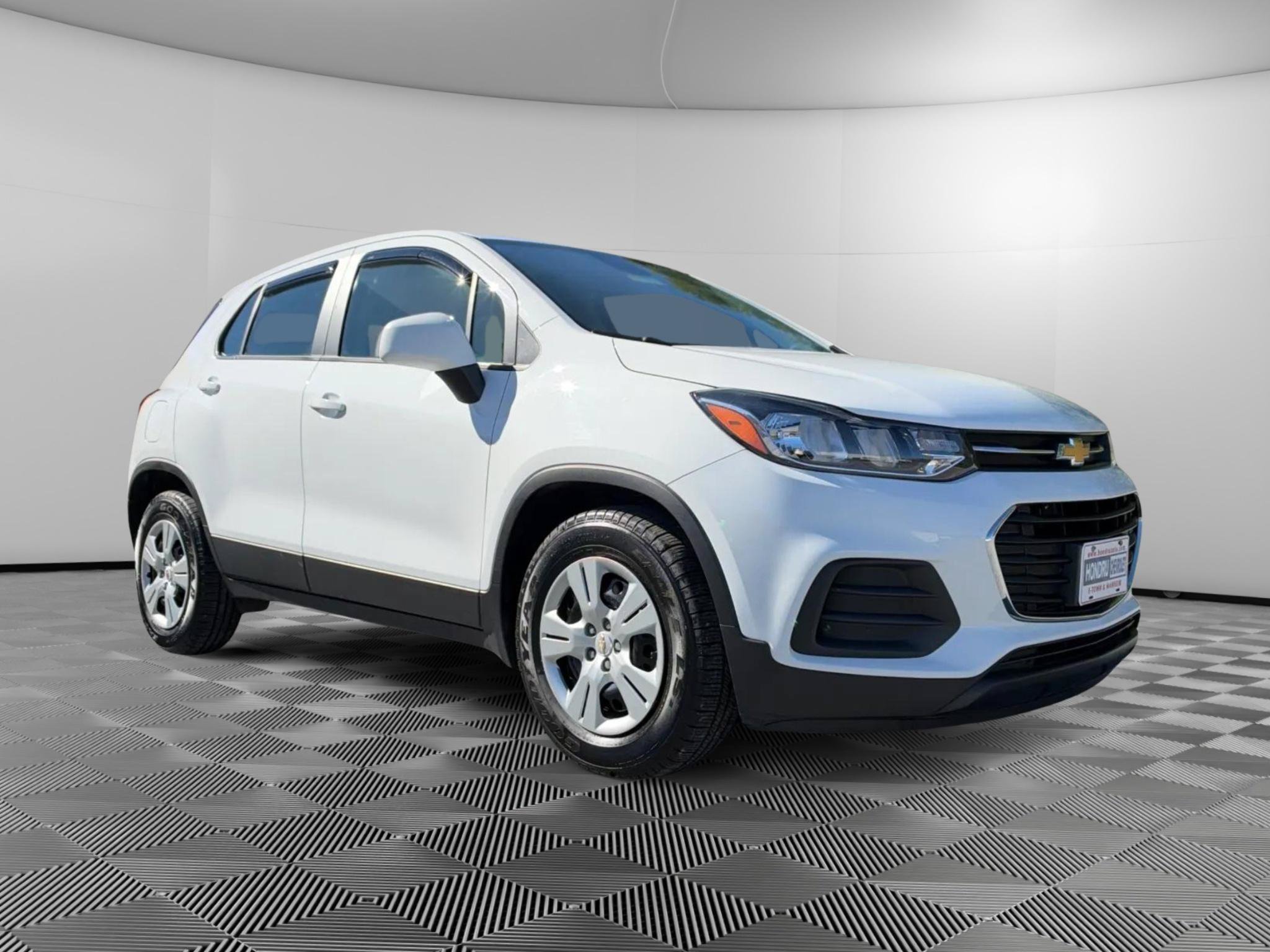 Used 2017 Chevrolet Trax LS FWD image 2