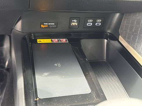 Used 2025 Toyota Camry XLE AWD/4WD image 25