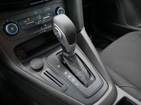 Used 2018 Ford Focus SE image 25