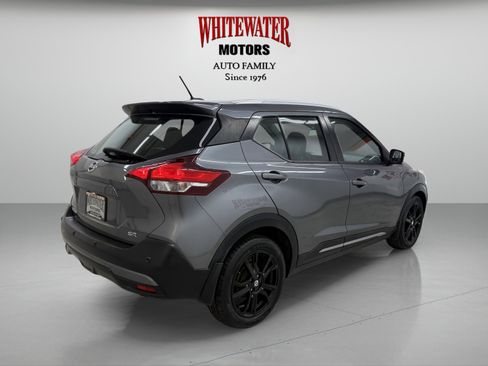 Used 2020 Nissan Kicks SR w/ SR Premium Package FWD image 4