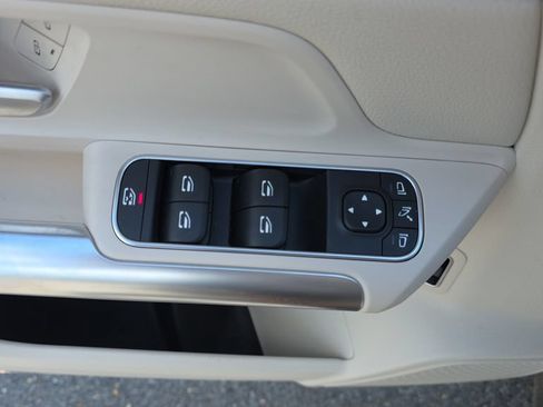 Certified 2025 Mercedes-Benz GLA 250 image 12