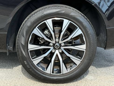 Used 2023 Volvo XC60 B5 Plus FWD image 19