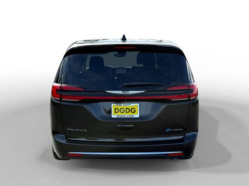 Used 2023 Chrysler Pacifica Limited image 4