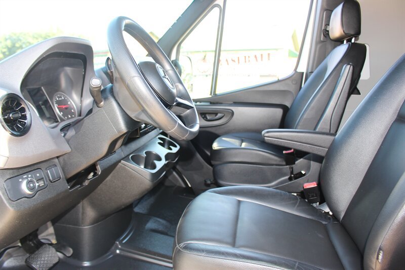 Used 2025 Mercedes-Benz Sprinter 2500 image 29