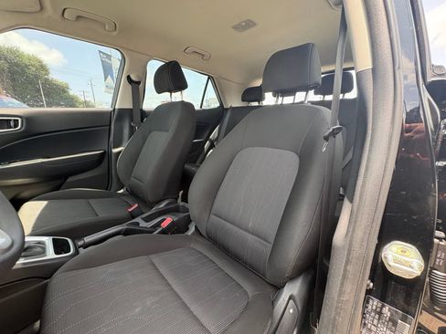 Used 2022 Hyundai Venue SE w/ Cargo Package FWD image 12