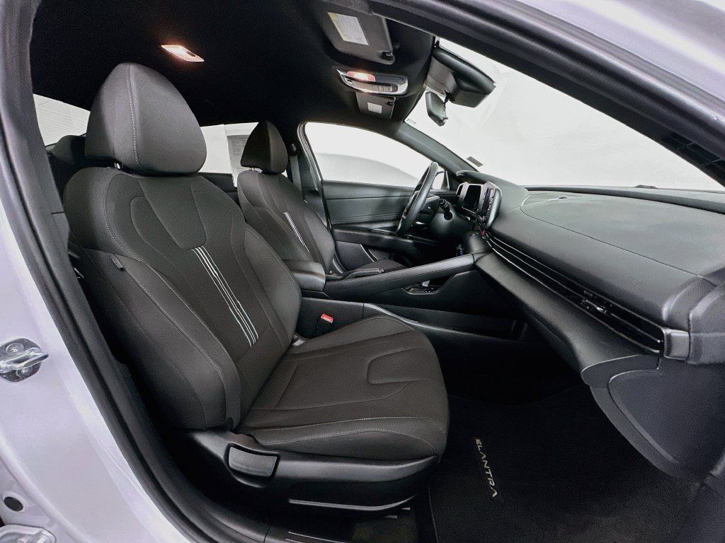 Used 2025 Hyundai Elantra Sport w/ Cargo Package FWD image 26