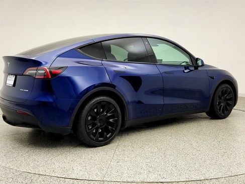 Used 2022 Tesla Model Y Long Range AWD/4WD image 5