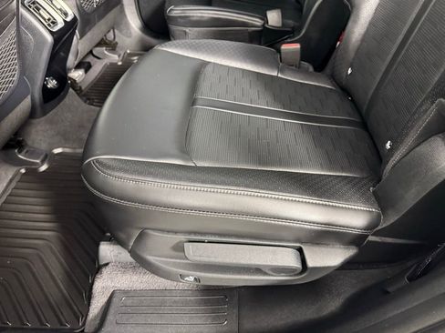 Used 2025 Kia Sorento SX image 28