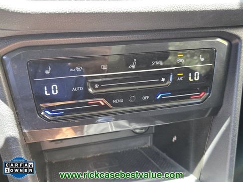 Used 2022 Volkswagen Tiguan SE w/ Panoramic Sunroof Package FWD image 24