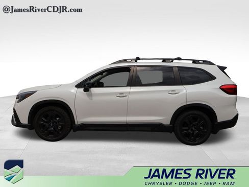 Used 2023 Subaru Ascent Onyx Edition AWD/4WD image 2