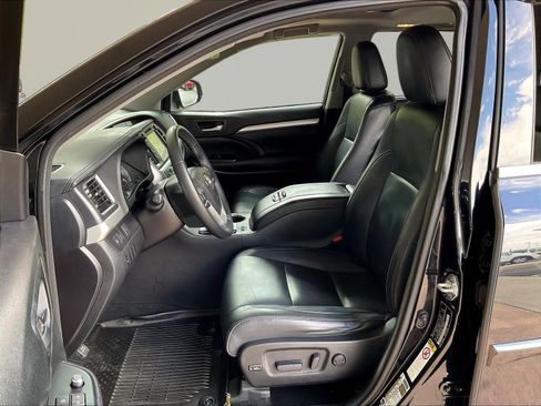 Used 2017 Toyota Highlander XLE AWD/4WD image 19