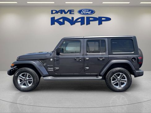 Used 2018 Jeep Wrangler Unlimited Sahara AWD/4WD image 4