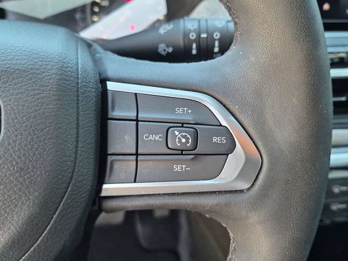 Used 2025 Jeep Compass Latitude AWD/4WD image 21