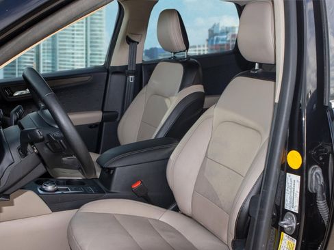 Used 2020 Ford Escape Titanium w/ Titanium Premium Package 2.0 image 11