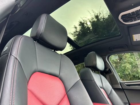 Used 2025 Porsche Macan S image 18